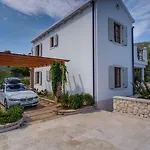 Вилла Villa Sveti Jakov *
